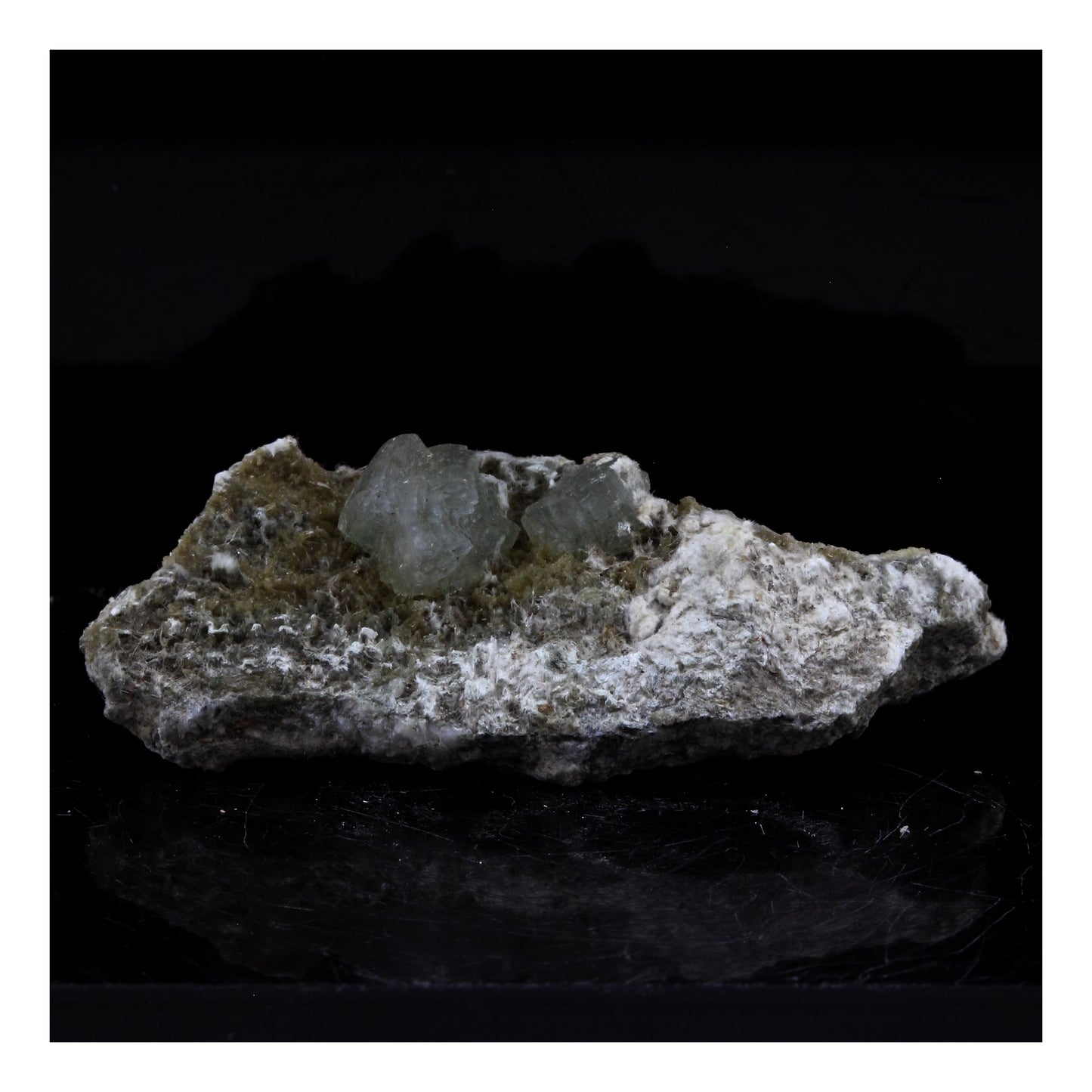 Prehnite. 52.0 carats. Saint Christophe en Oisans, Isere, France