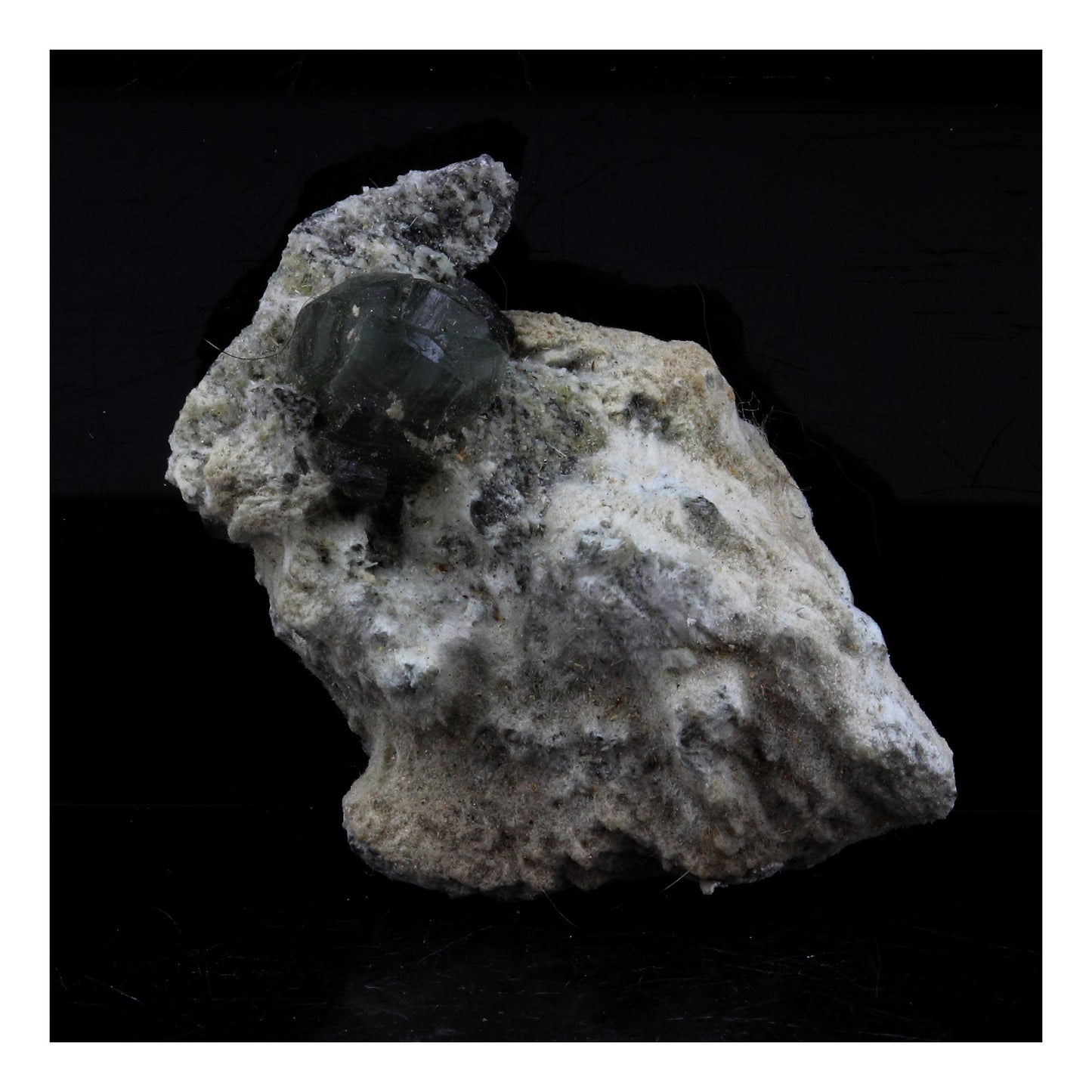 Prehnite. 49.0 carats. Saint Christophe en Oisans, Isere, France