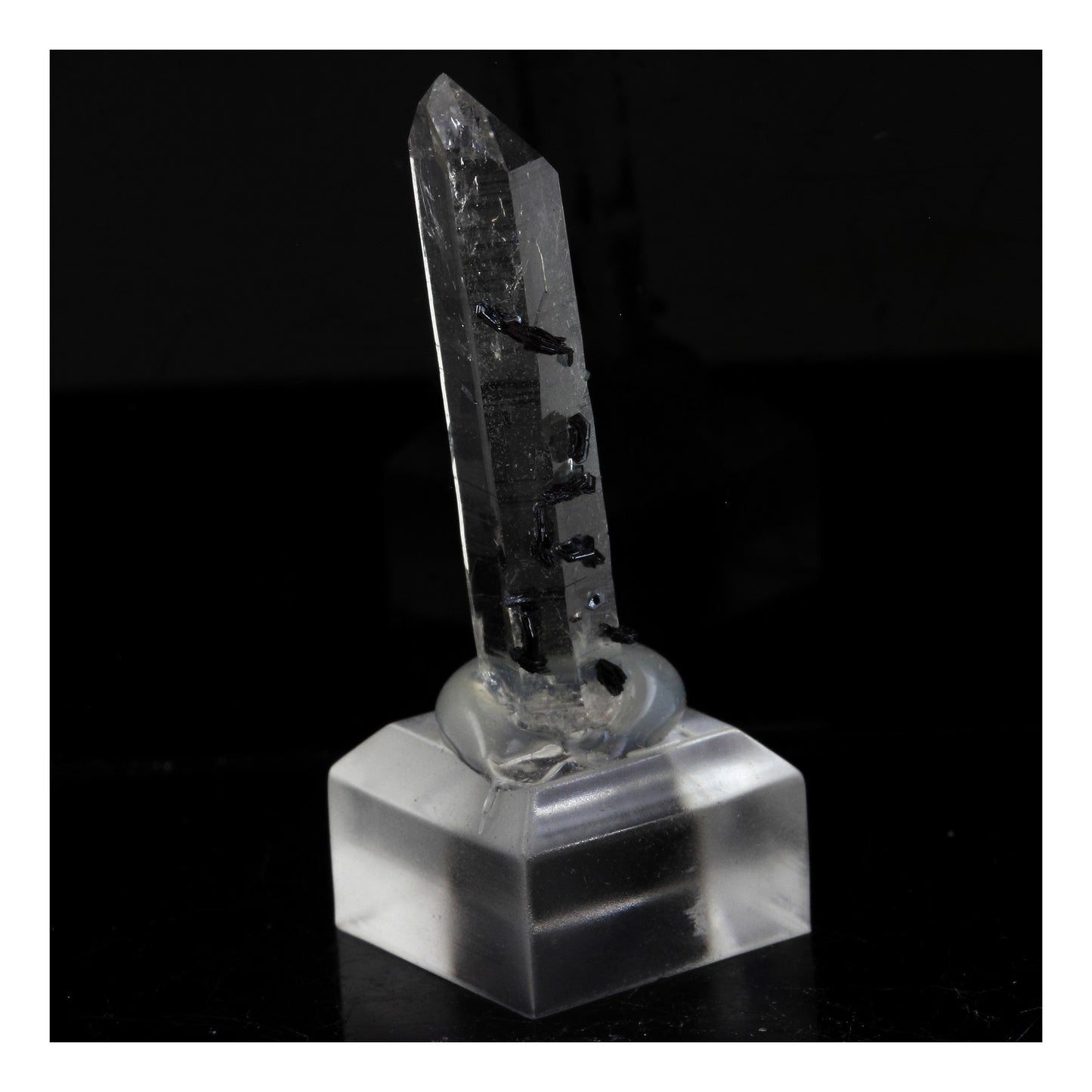 Quartz + Hematite. 24.0 carats. Les Deux Alpes, Isère, France