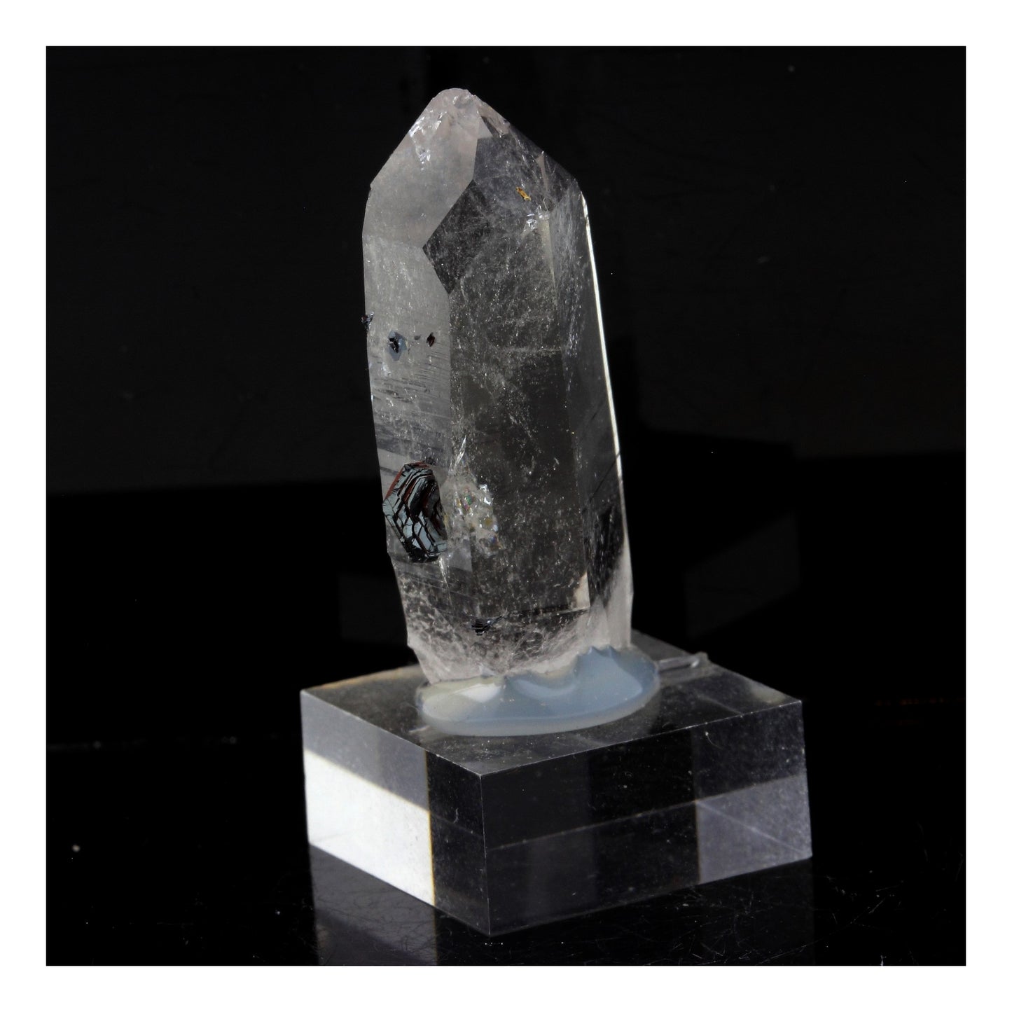 Quartz + Hematite. 85.0 carats. Les Deux Alpes, Isère, France