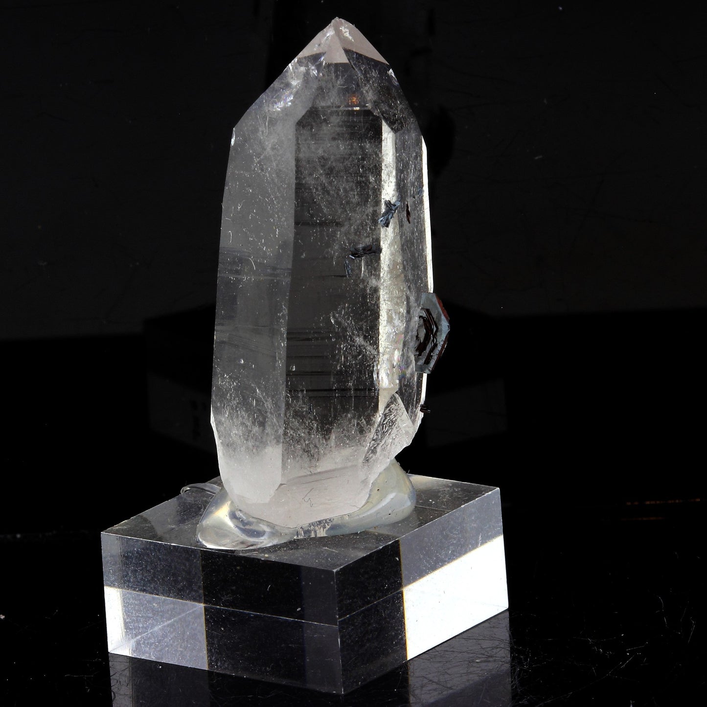 Quartz + Hematite. 85.0 carats. Les Deux Alpes, Isère, France