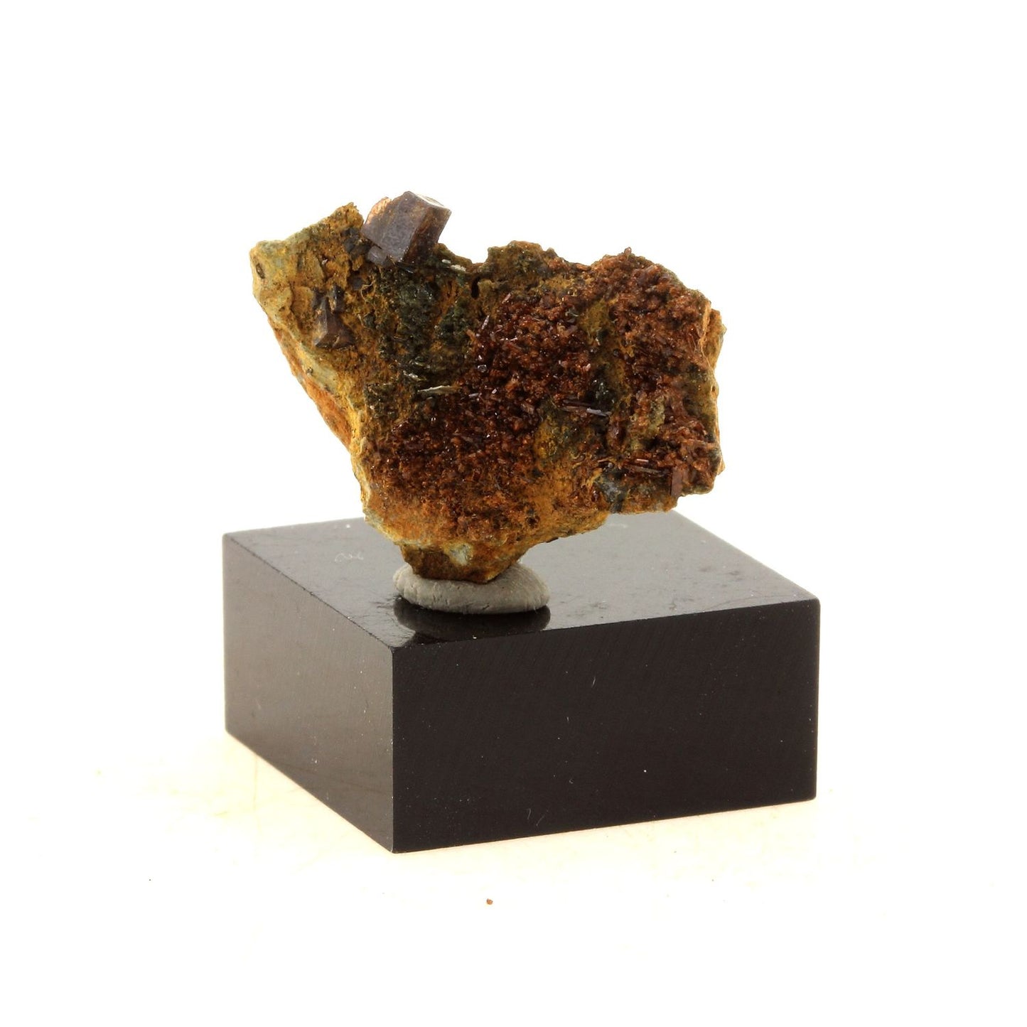 Perovskite + Vesuvianite, 17.58 carats, Farinole, Olmeta-di-Capocorso, Haute-Corse, France