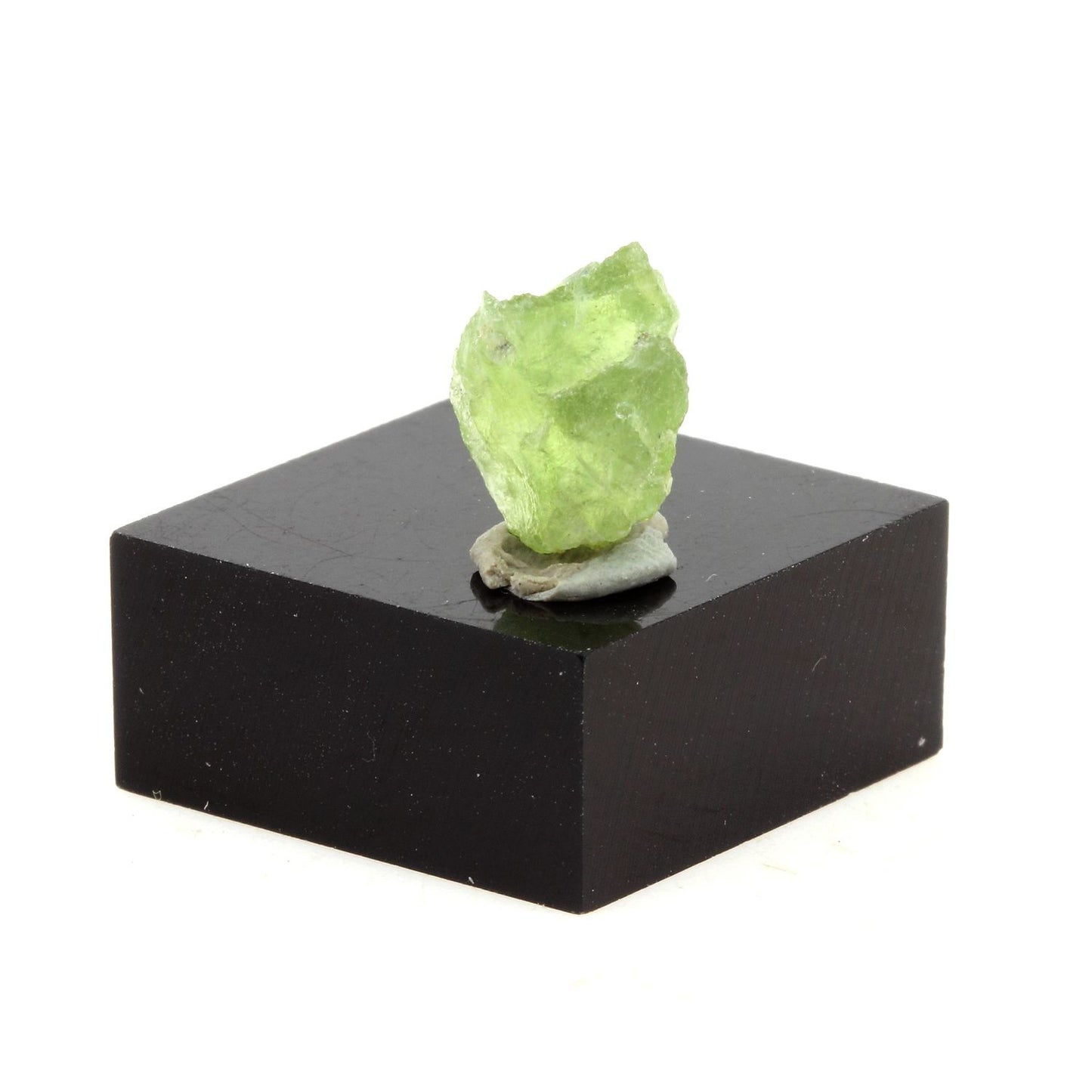Péridot. 3.23 carats. Almklovdalen, Vanylven, Norvège
