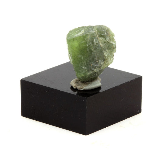 Péridot. 10.59 carats. Almklovdalen, Vanylven, Norvège