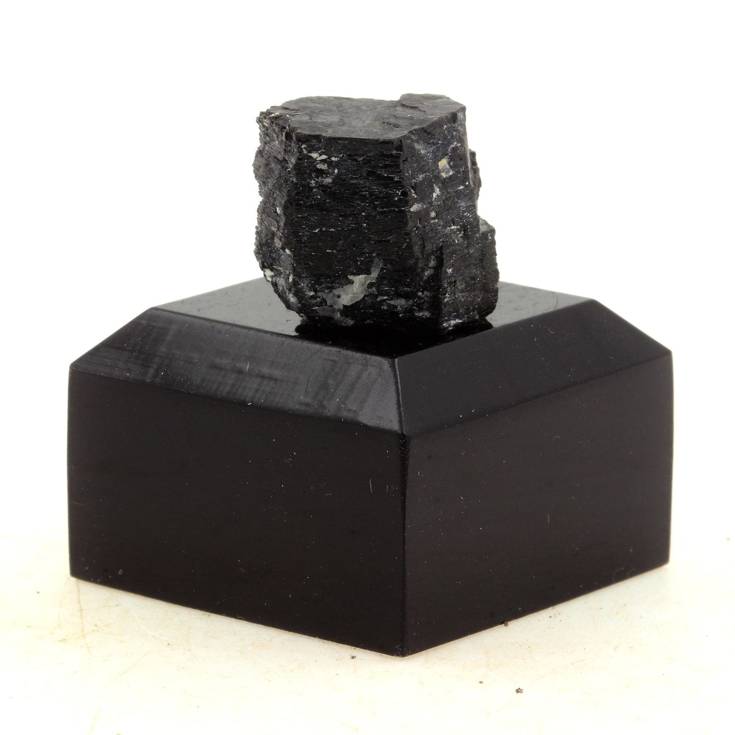 Hibonite. 40.0 carats. Esiva, Maromby, Amboasary Sud, Madagascar