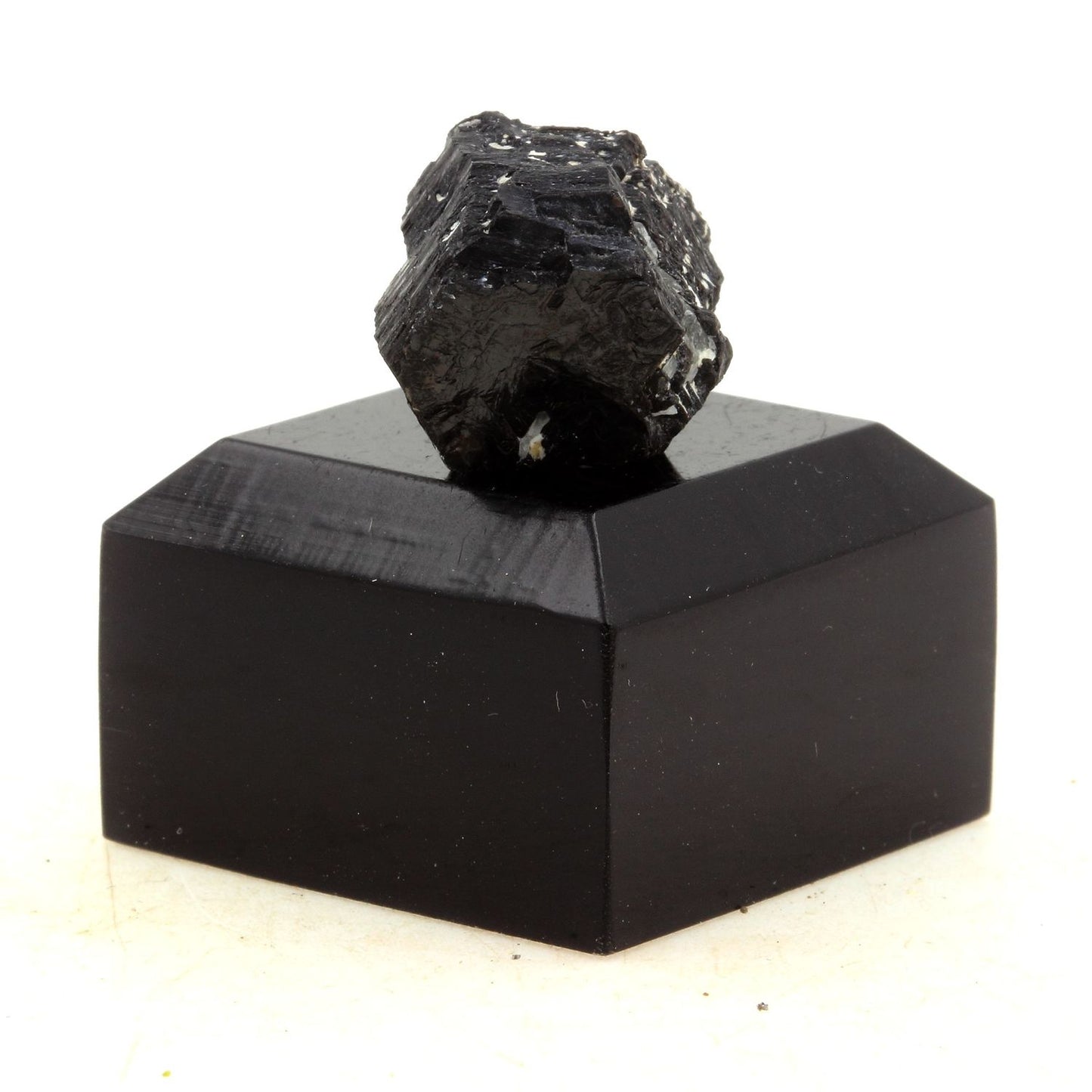 Hibonite. 40.0 carats. Esiva, Maromby, Amboasary Sud, Madagascar