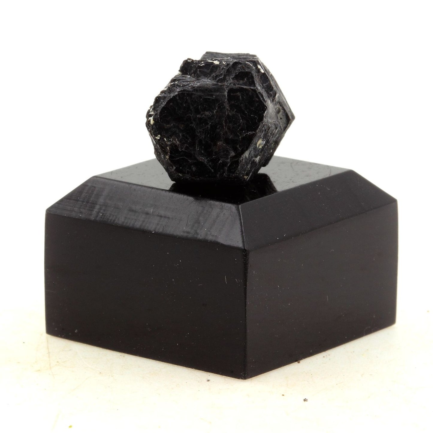 Hibonite. 40.0 carats. Esiva, Maromby, Amboasary Sud, Madagascar