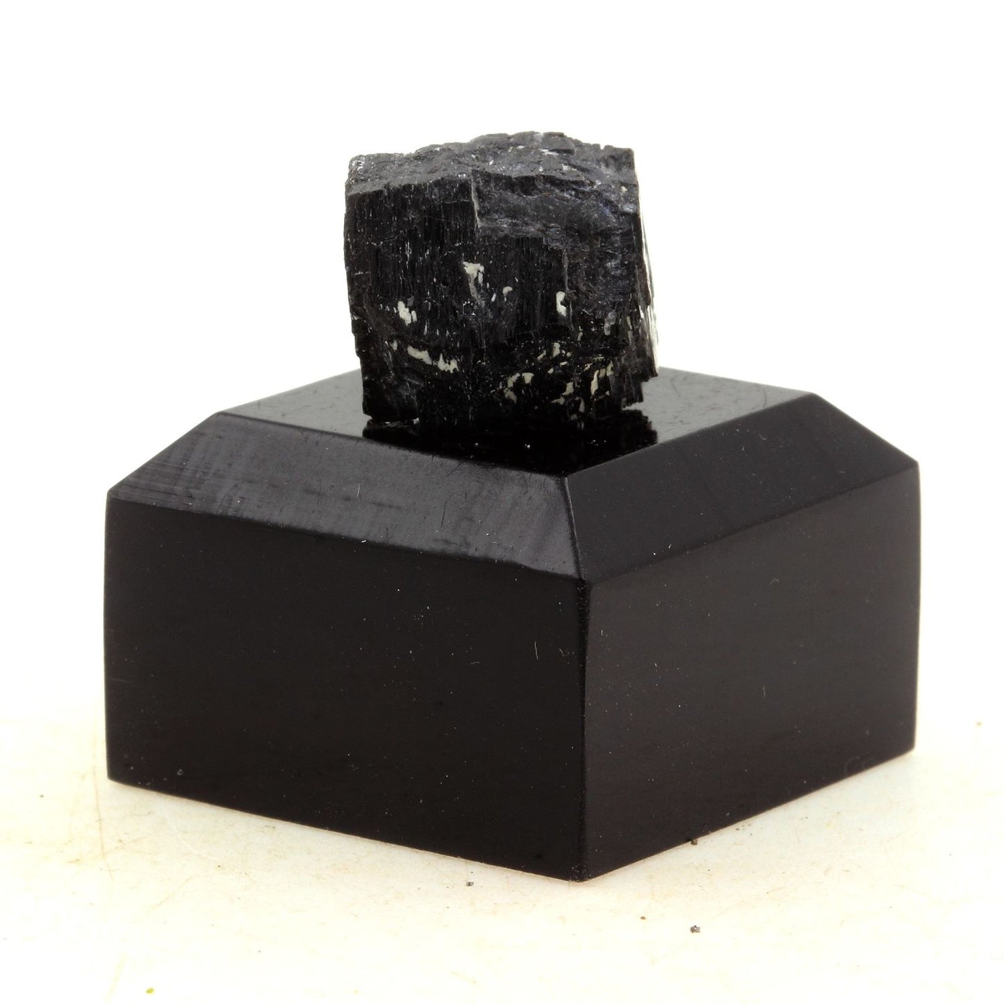 Hibonite. 40.0 carats. Esiva, Maromby, Amboasary Sud, Madagascar
