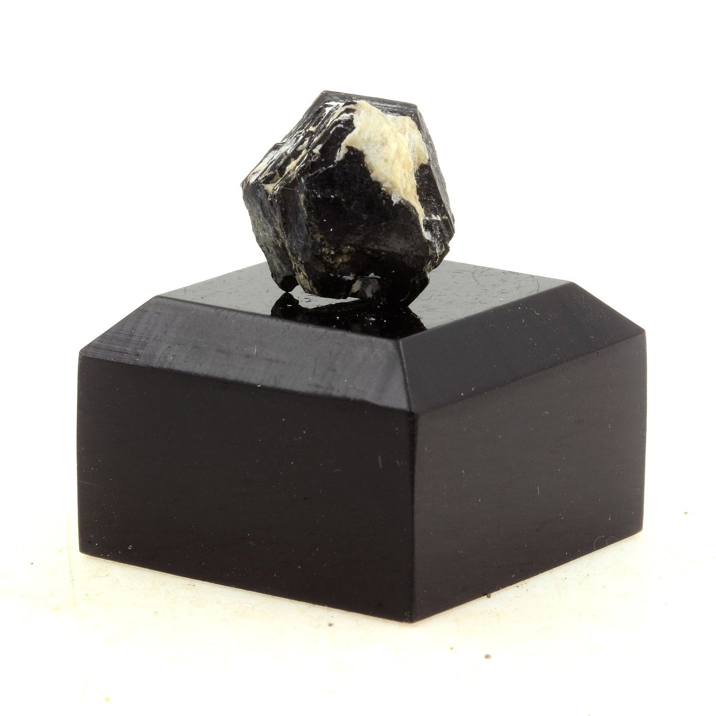 Hibonite. 18.0 carats. Esiva, Maromby, Amboasary Sud, Madagascar