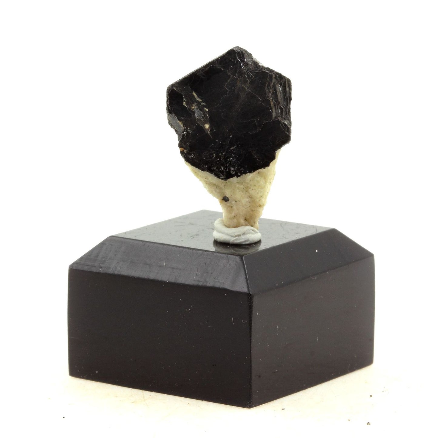 Hibonite. 36.0 carats. Esiva, Maromby, Amboasary Sud, Madagascar