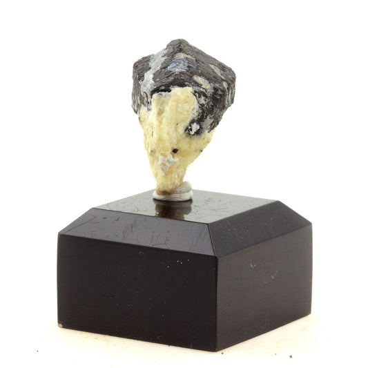 Hibonite. 36.0 carats. Esiva, Maromby, Amboasary Sud, Madagascar