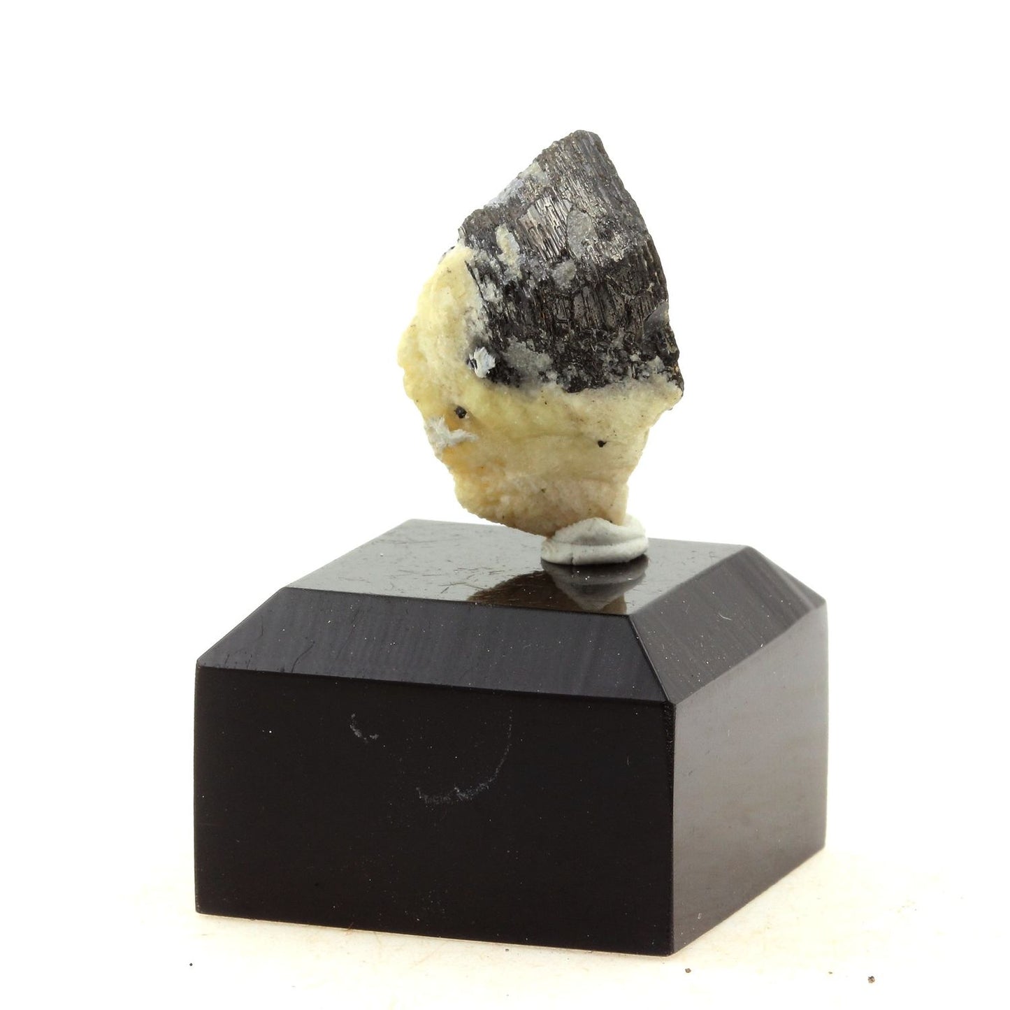 Hibonite. 36.0 carats. Esiva, Maromby, Amboasary Sud, Madagascar