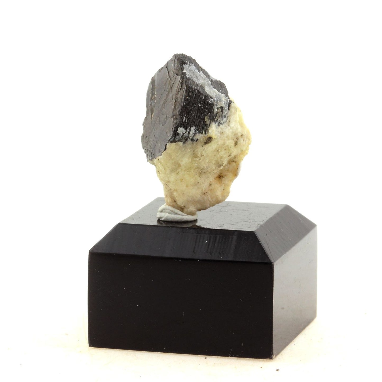 Hibonite. 36.0 carats. Esiva, Maromby, Amboasary Sud, Madagascar