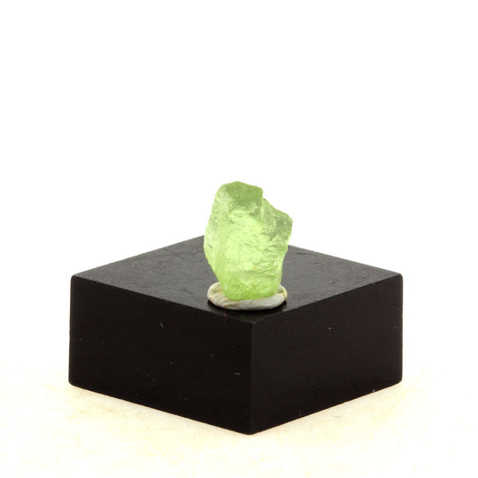 Péridot. 2.38 carats. Almklovdalen, Vanylven, Norvège