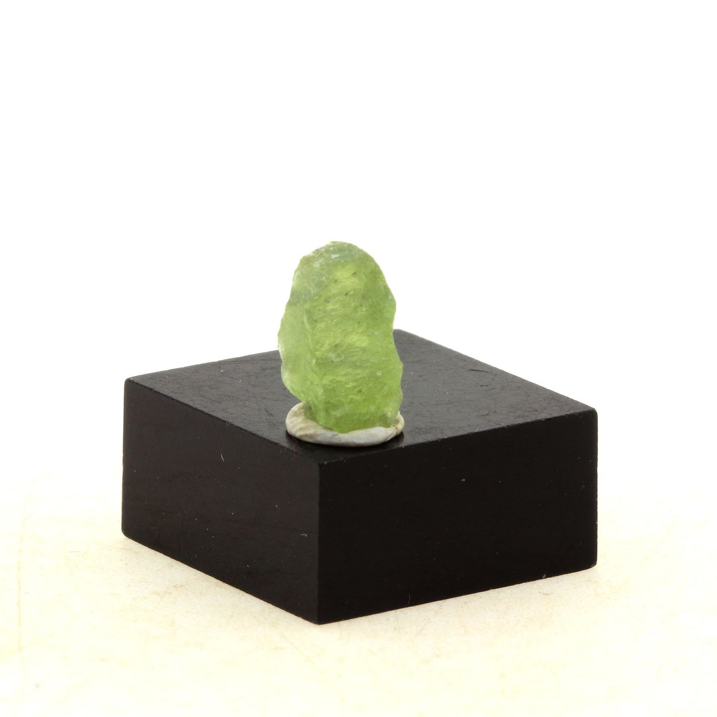 Péridot. 3.01 carats. Almklovdalen, Vanylven, Norvège