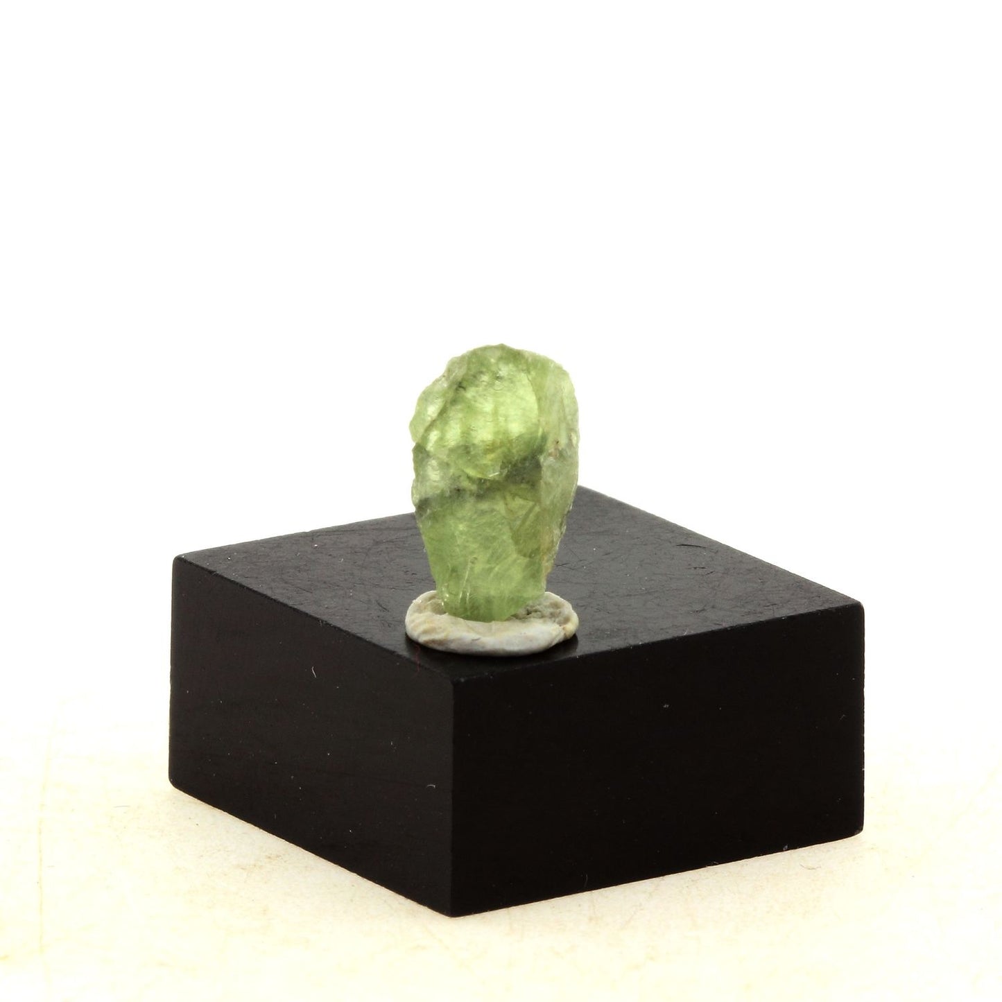 Péridot. 2.20 carats. Almklovdalen, Vanylven, Norvège