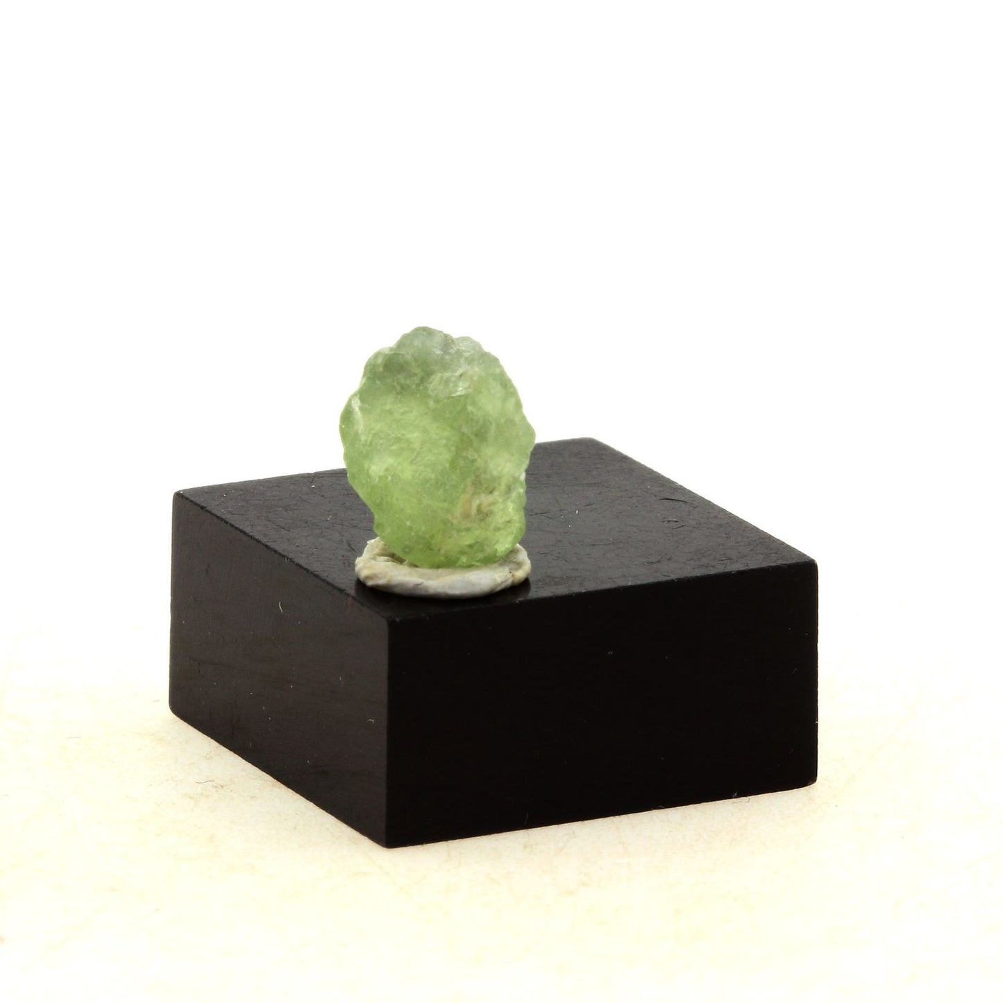 Péridot. 2.50 carats. Almklovdalen, Vanylven, Norvège
