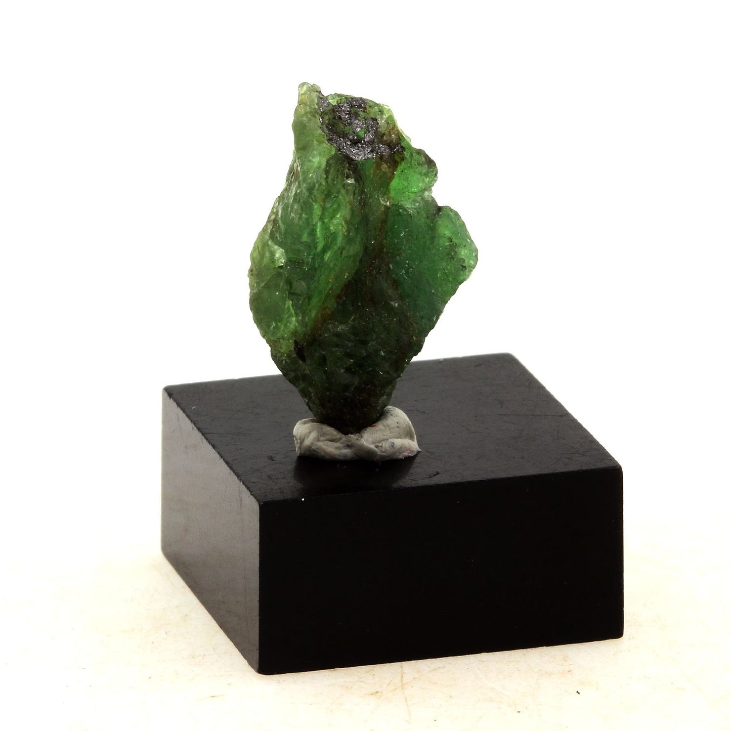 Grenat Tsavorite. 11.9 carats. Manyara Region, Tanzanie