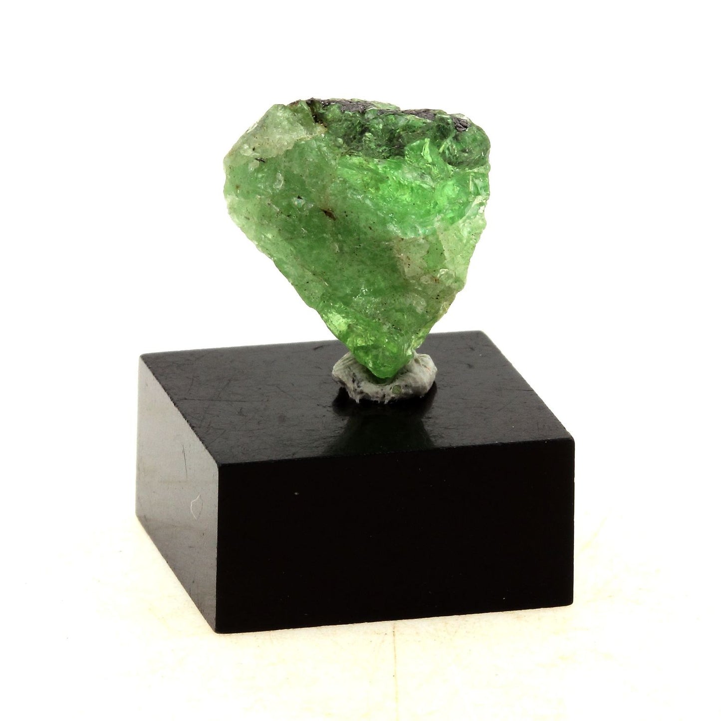 Grenat Tsavorite. 11.9 carats. Manyara Region, Tanzanie