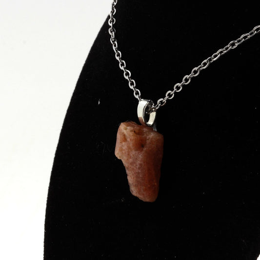 Collier Pierre de Soleil d'Oregon brut. 15.36 carats. Oregon, USA