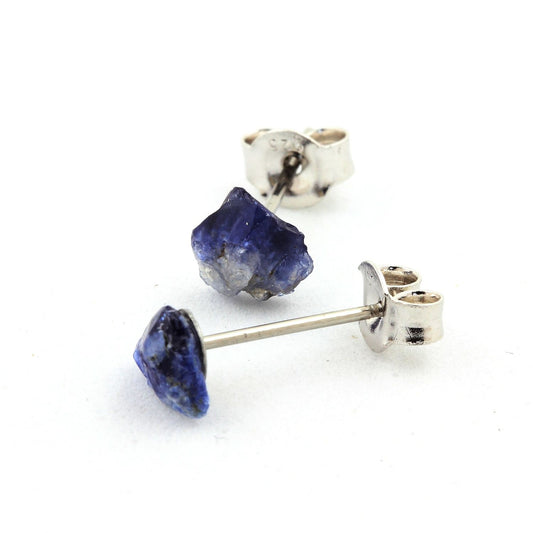 Boucles d'oreille Benitoite brut. 2.97 carats. San Benito Co., California, USA
