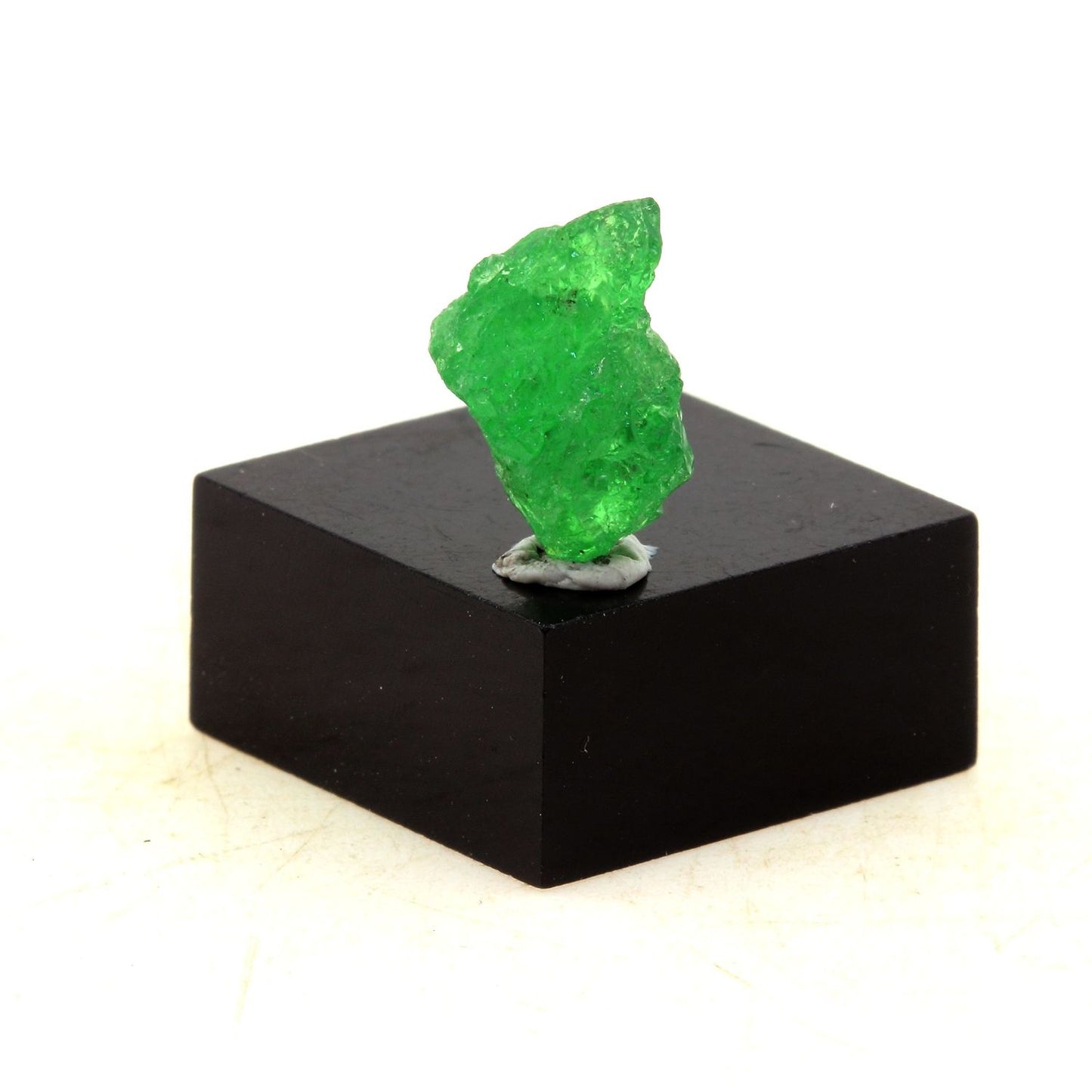 Grenat Tsavorite. 3.92 carats. Manyara Region, Tanzanie