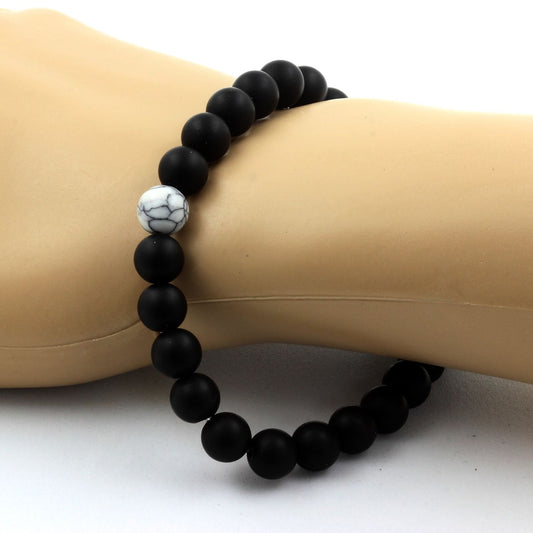 Onyx noir mat + Howlite. Bracelet en Perles naturelles