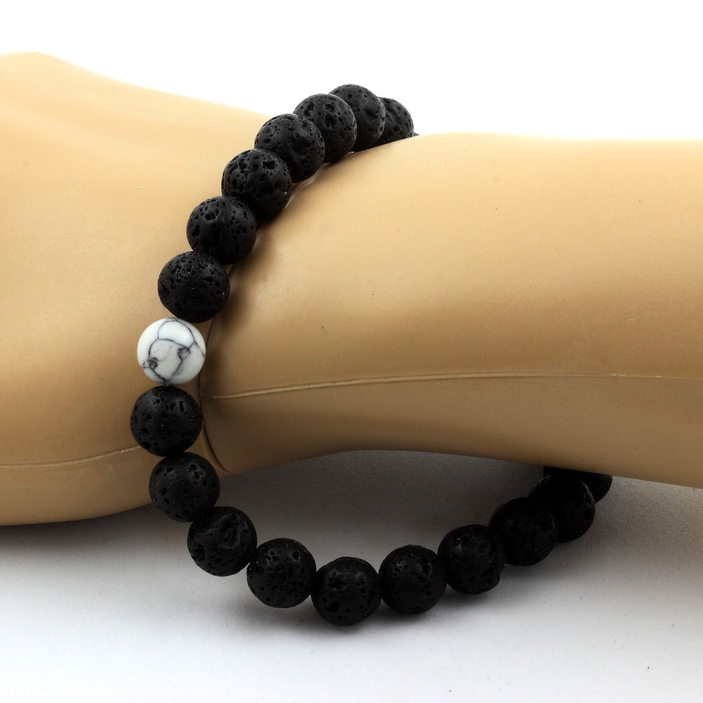 Lave + Howlite. Bracelet en Perles naturelles