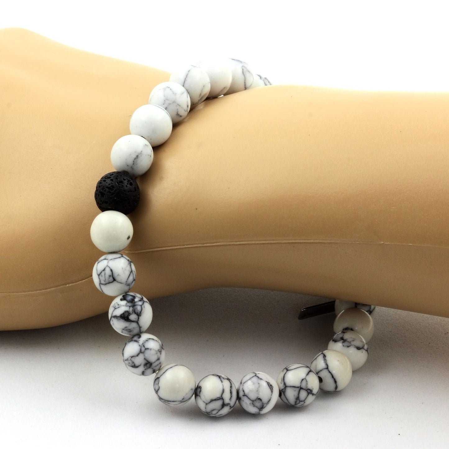 Howlite + Lave. Bracelet en Perles naturelles