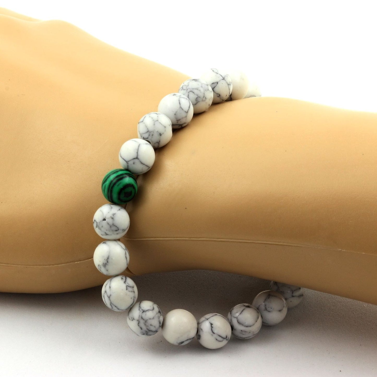 Howlite + Malachite (avec résine). Bracelet en Perles naturelles