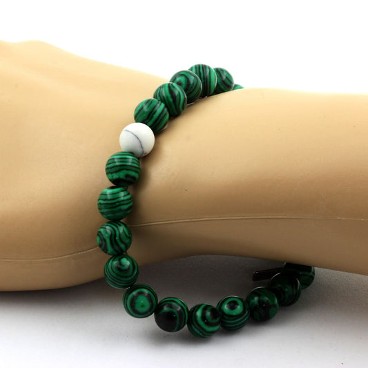 Malachite (avec résine) + Howlite. Bracelet en Perles naturelles
