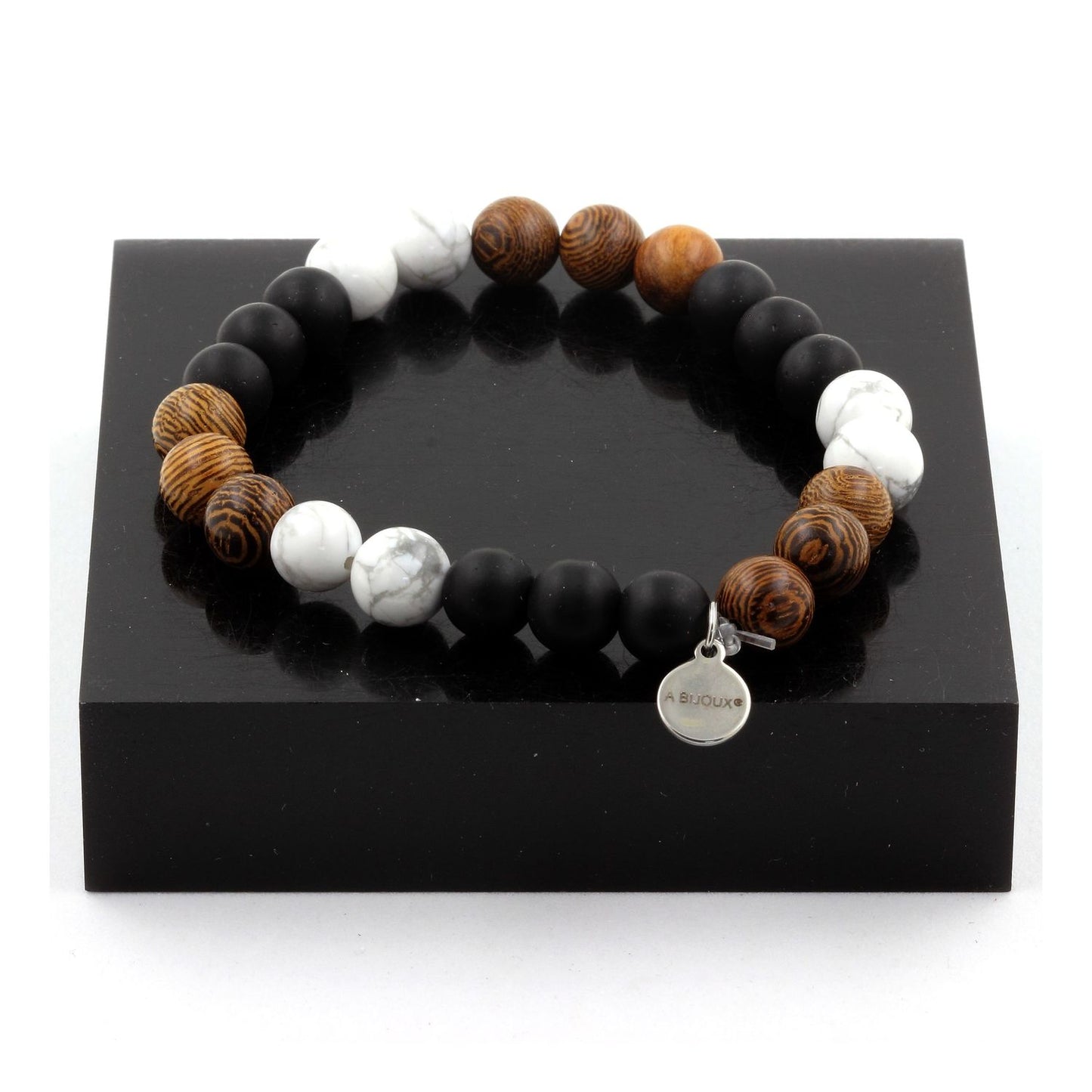 Howlite + Onyx noir mat + bois. Bracelet en Perles naturelles