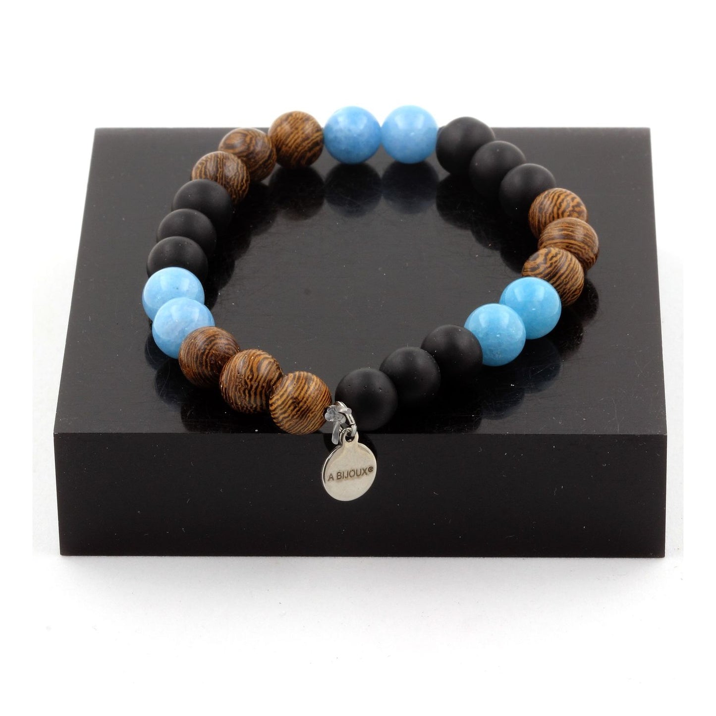 Calcédoine bleu + Onyx noir mat + bois. Bracelet en Perles naturelles