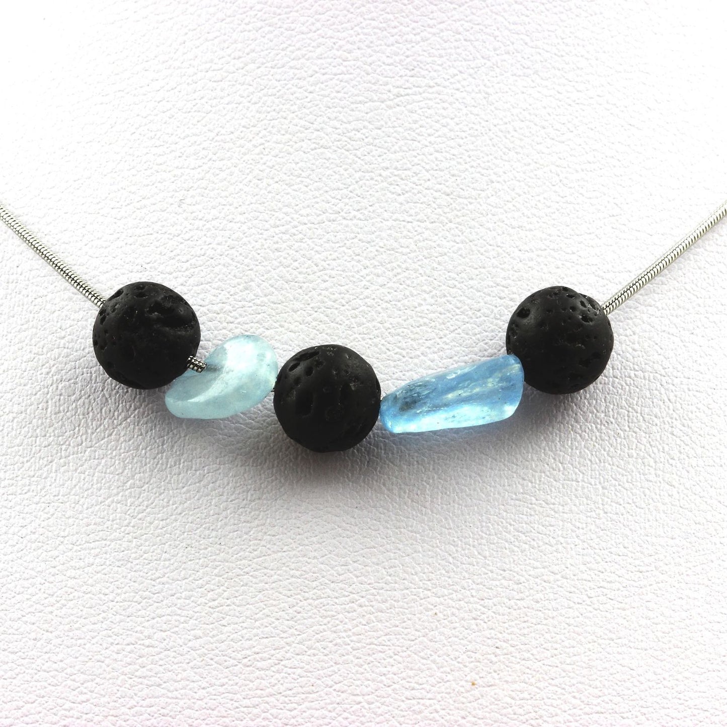 Collier perles Lave 8 mm + Aigue-Marine du Brésil