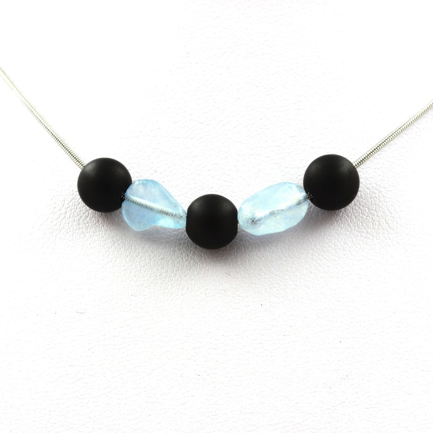 Collier perles Onyx noir mat 8 mm + Aigue-Marine du Brésil