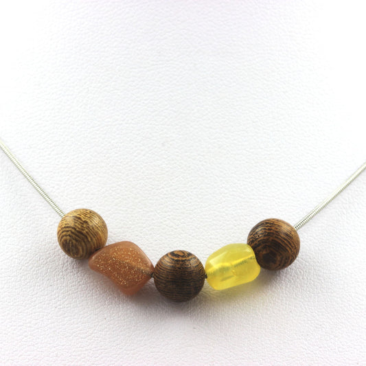 Collier perles bois 8 mm + Pierre de soleil de Tanzanie + Opale jaune d'Australie