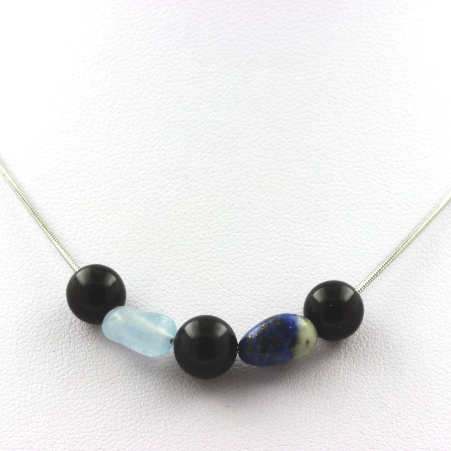 Collier perles Agate noire 8 mm + Aigue-Marine du Brésil + Lapis Lazuli du Pakistan