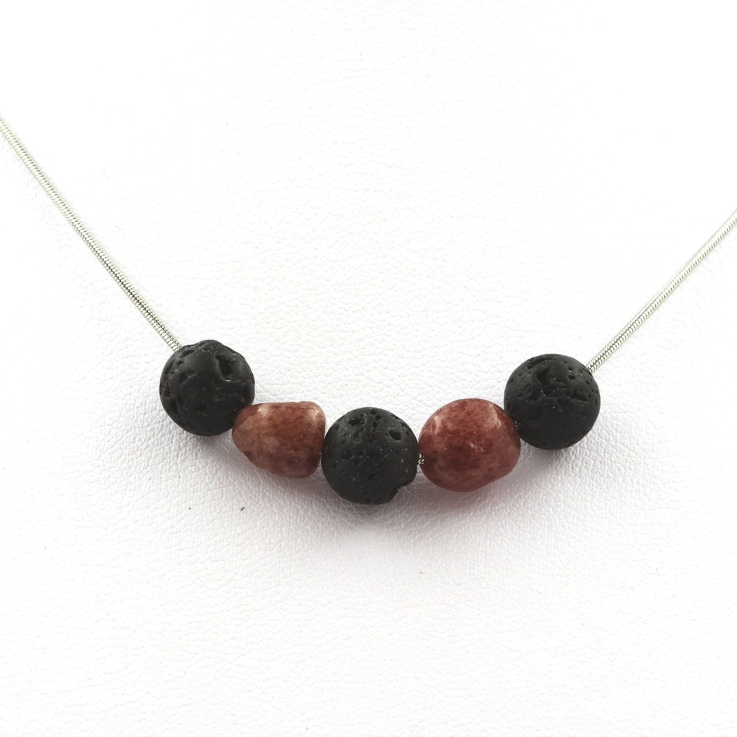 Collier perles Lave 8 mm + Rubis du Brésil