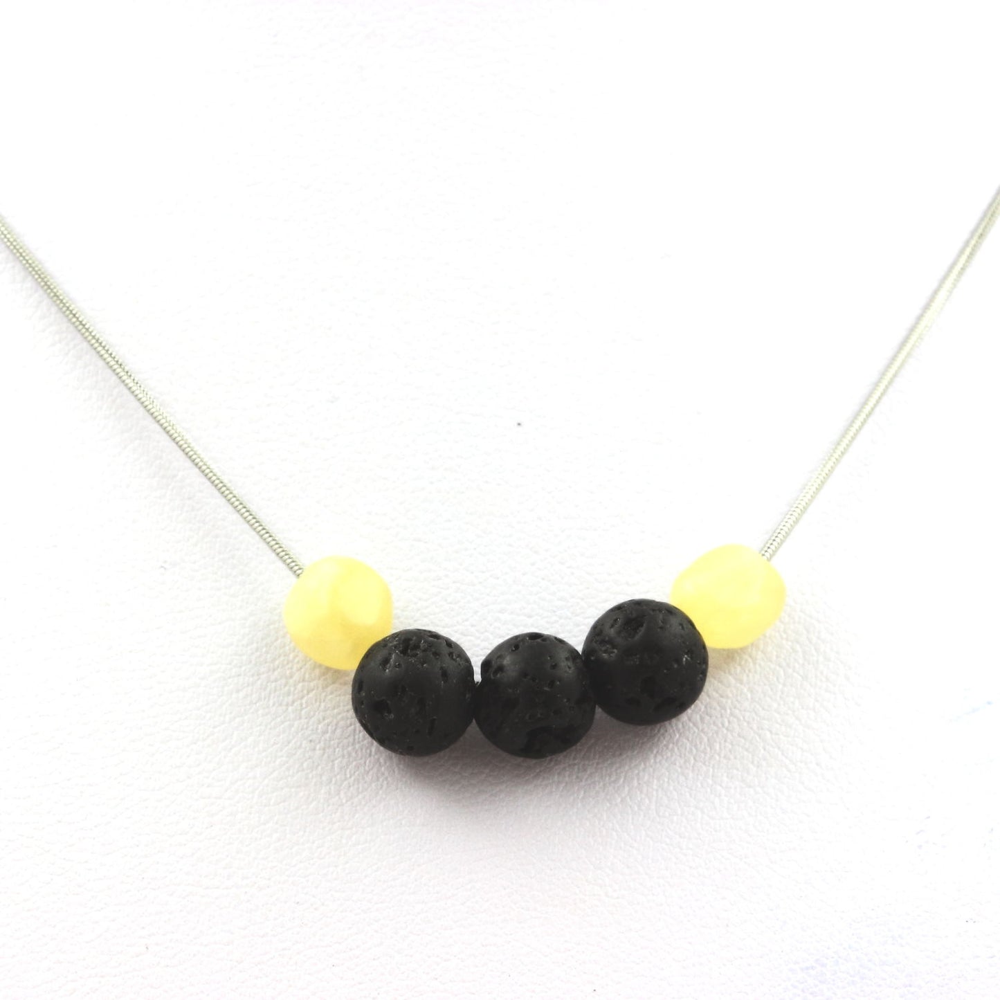 Collier perles Lave 8 mm + Calcite jaune du Royaume-Uni