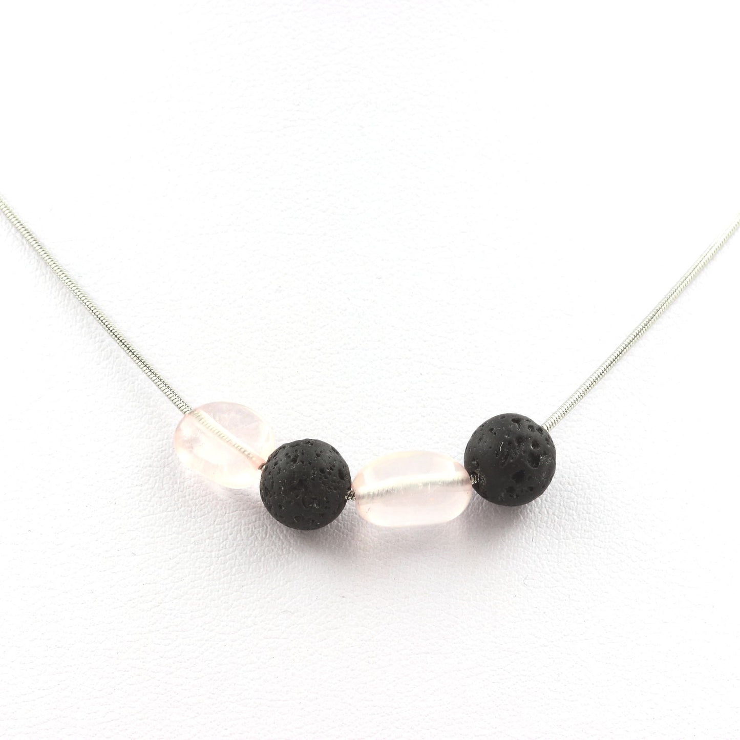 Collier 4 perles Lave 8 mm + Quartz rose du Brésil