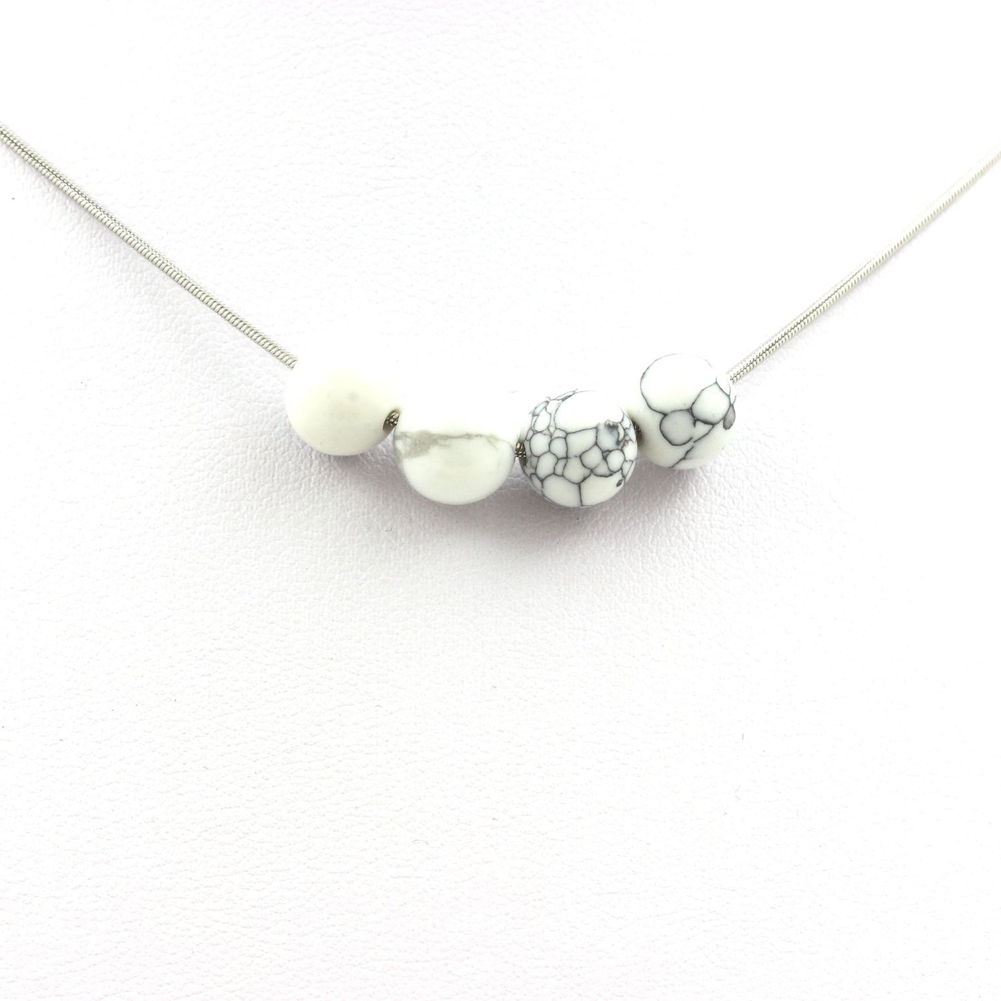 Collier 4 perles Howlite 8 mm