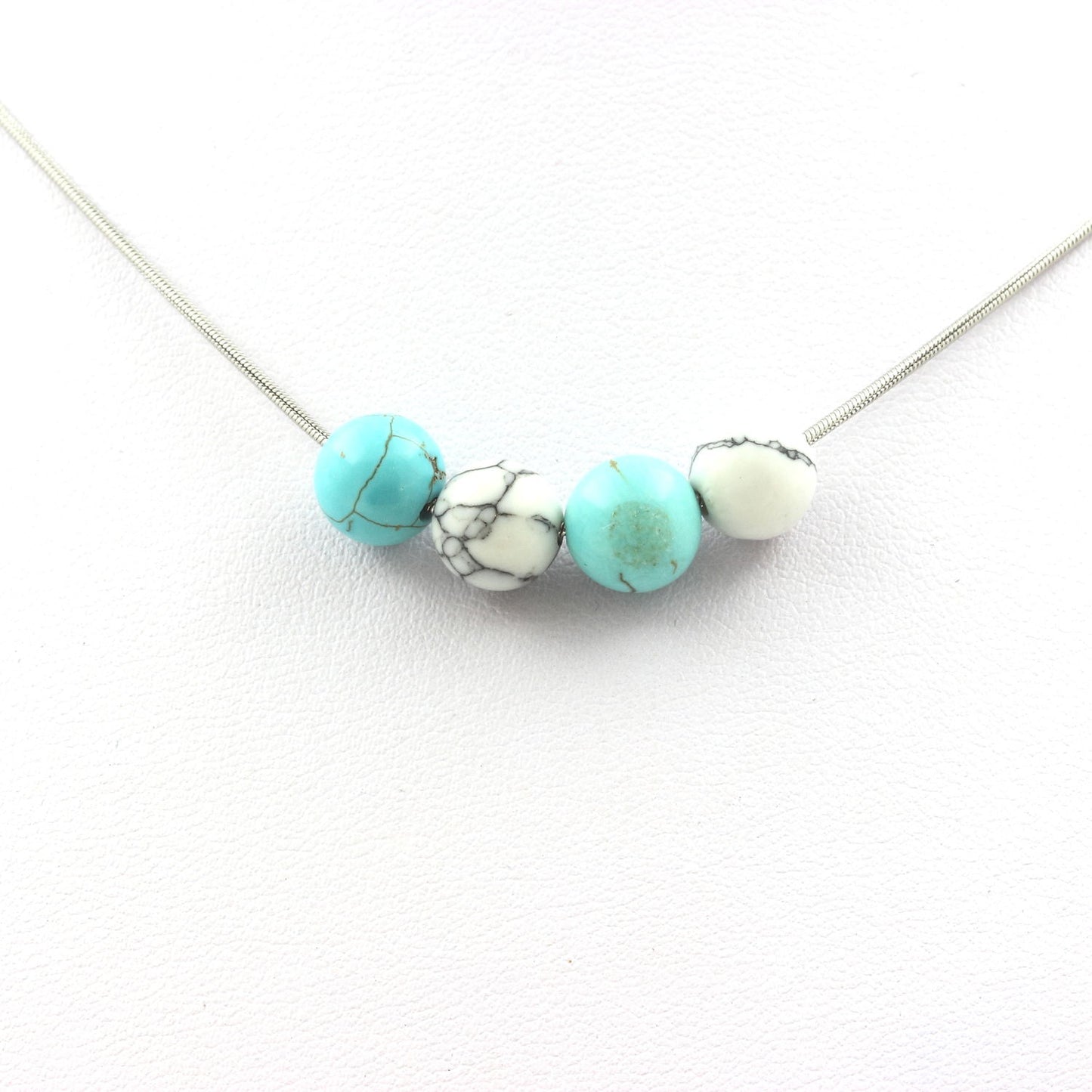 Collier perles Turquoise + Howlite 8 mm