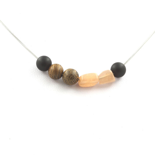 Collier Pierre de soleil de Tanzanie + Perles Onyx noir mat + bois 8 mm