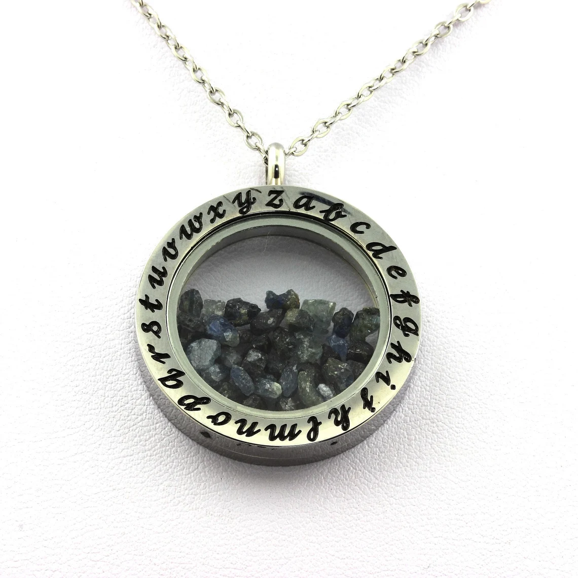 Collier Saphir brut modèle Alphabet