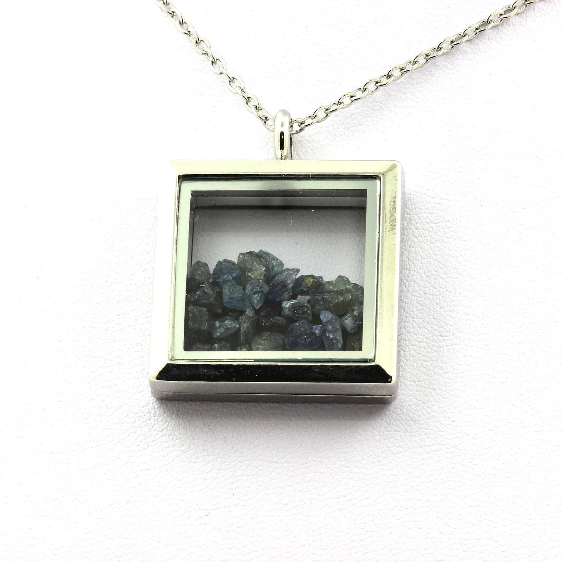 Collier Saphir naturels modèle carré