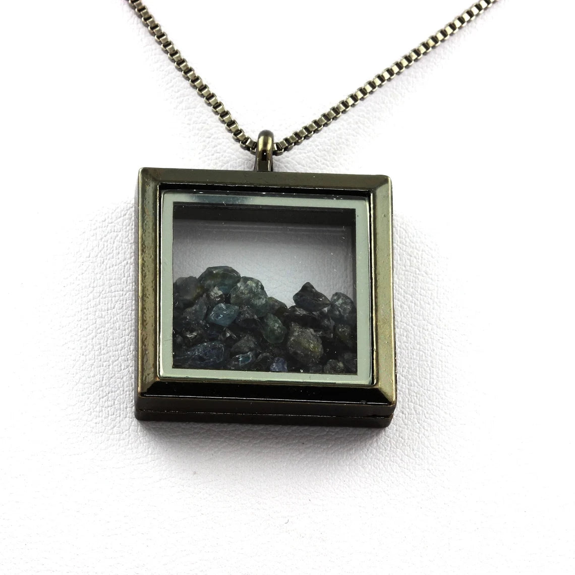 Collier Saphir naturels modèle carré
