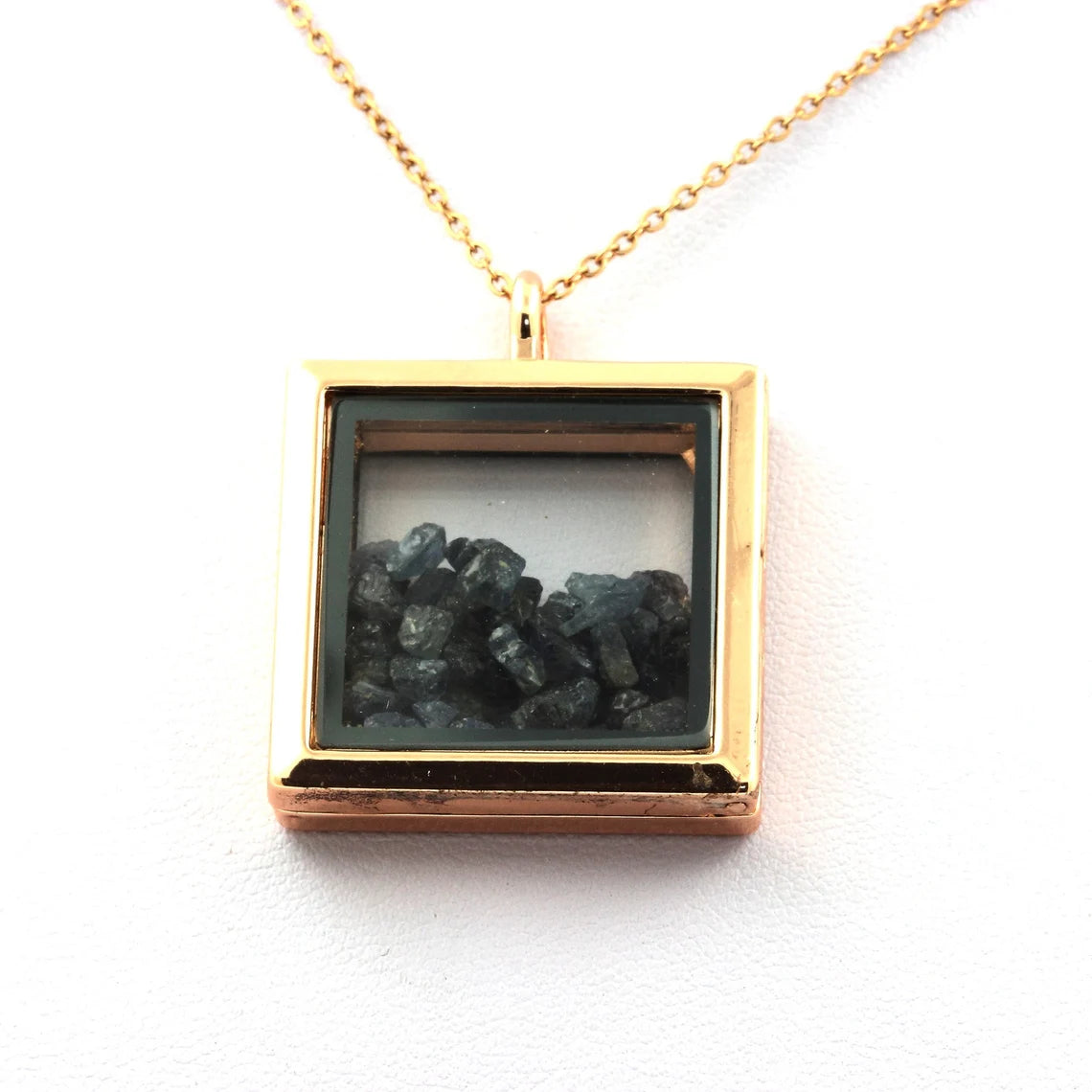 Collier Saphir naturels modèle carré
