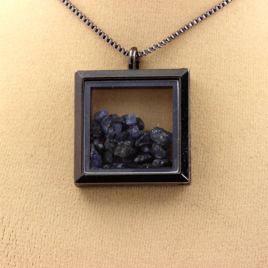 Collier Saphir naturels modèle carré
