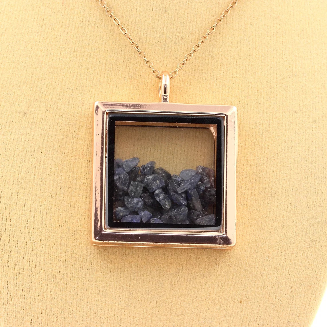 Collier Saphir naturels modèle carré