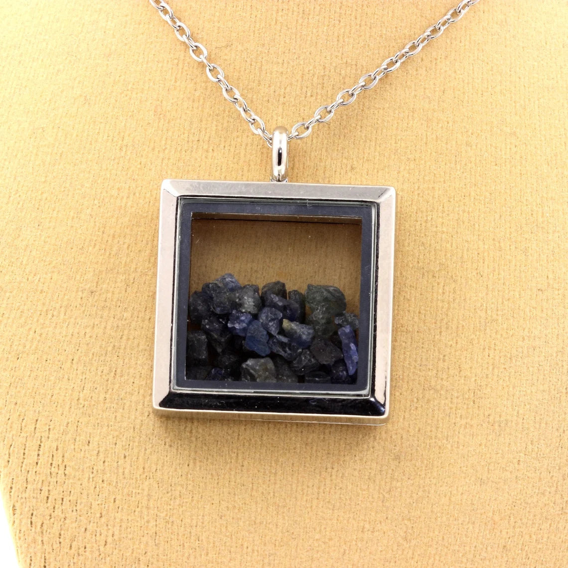 Collier Saphir naturels modèle carré